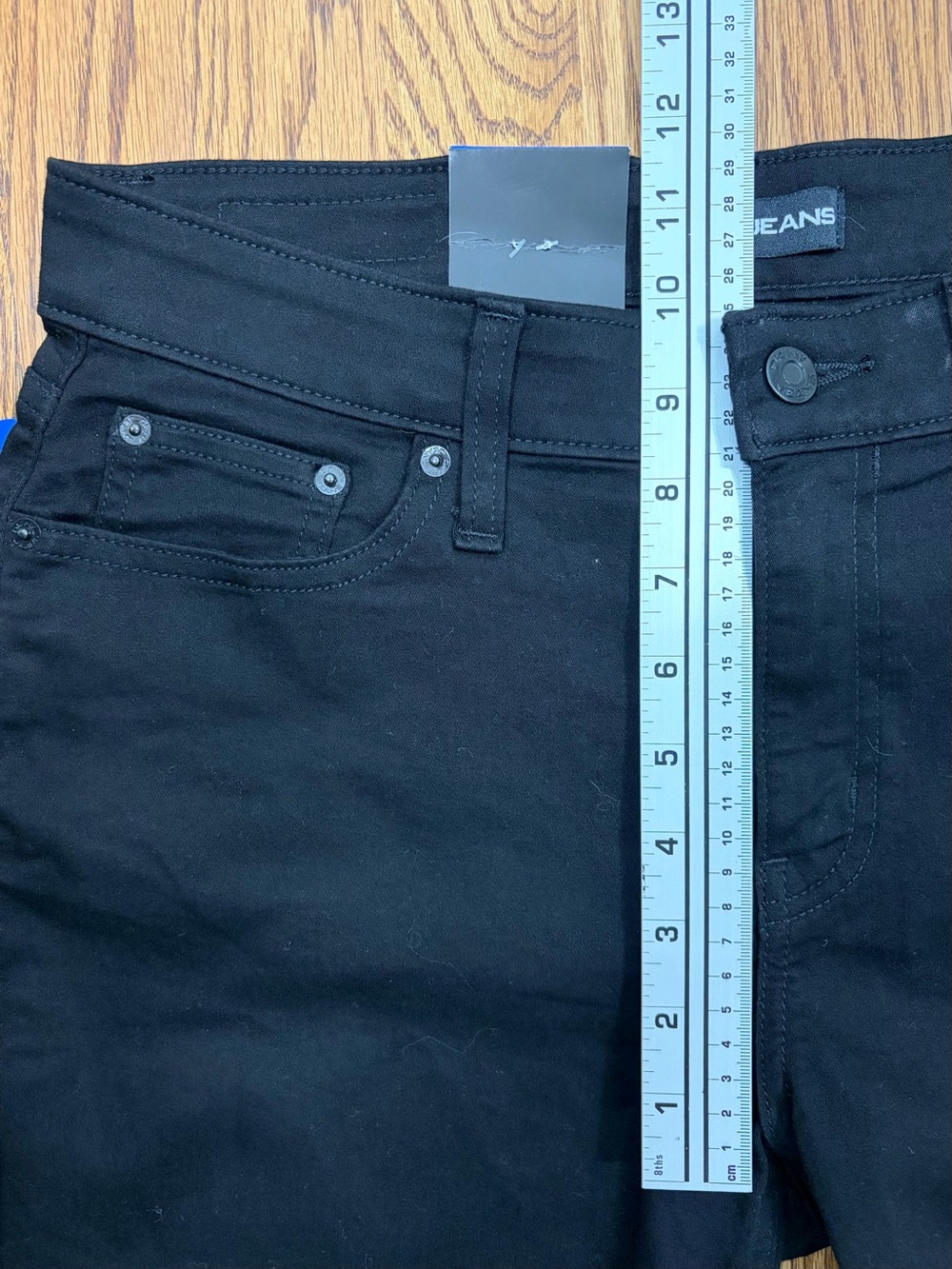 NWT DKNY Jeans 9" Black Midweight Stretchy Cuffed Bermuda Shorts (10) - Picture 7 of 14